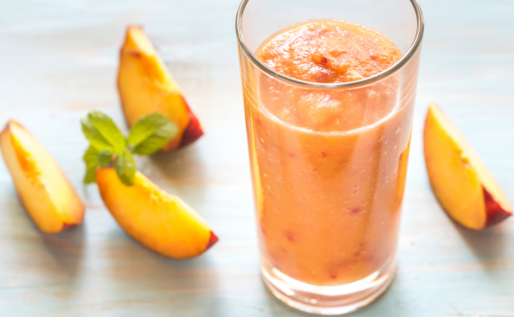 peach and cashew pre-workout smoothie